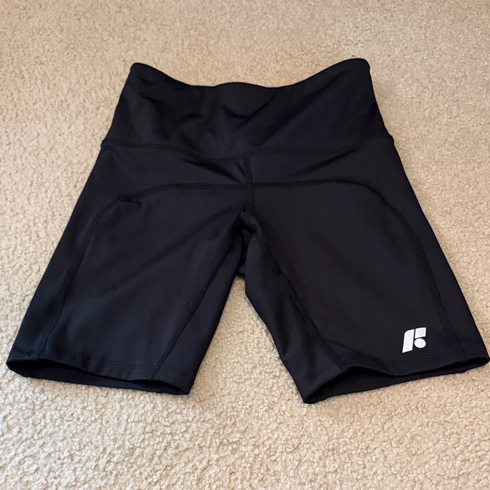 Forme size M shorts black